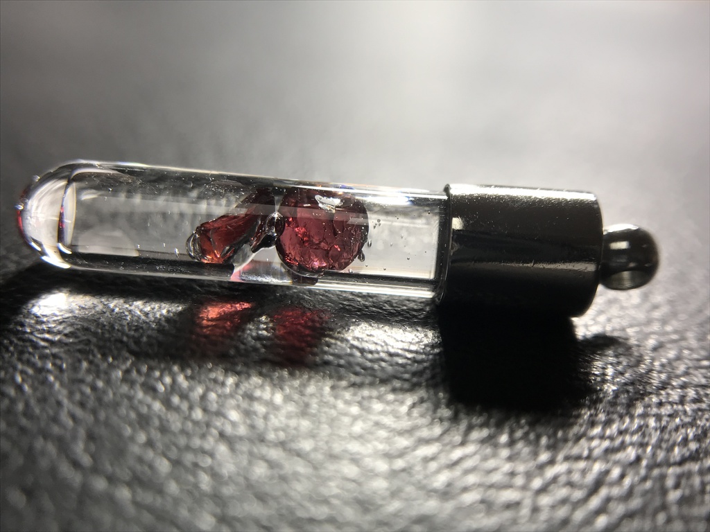 【レビュー用試作品】ガーネット入り試験管(小)B