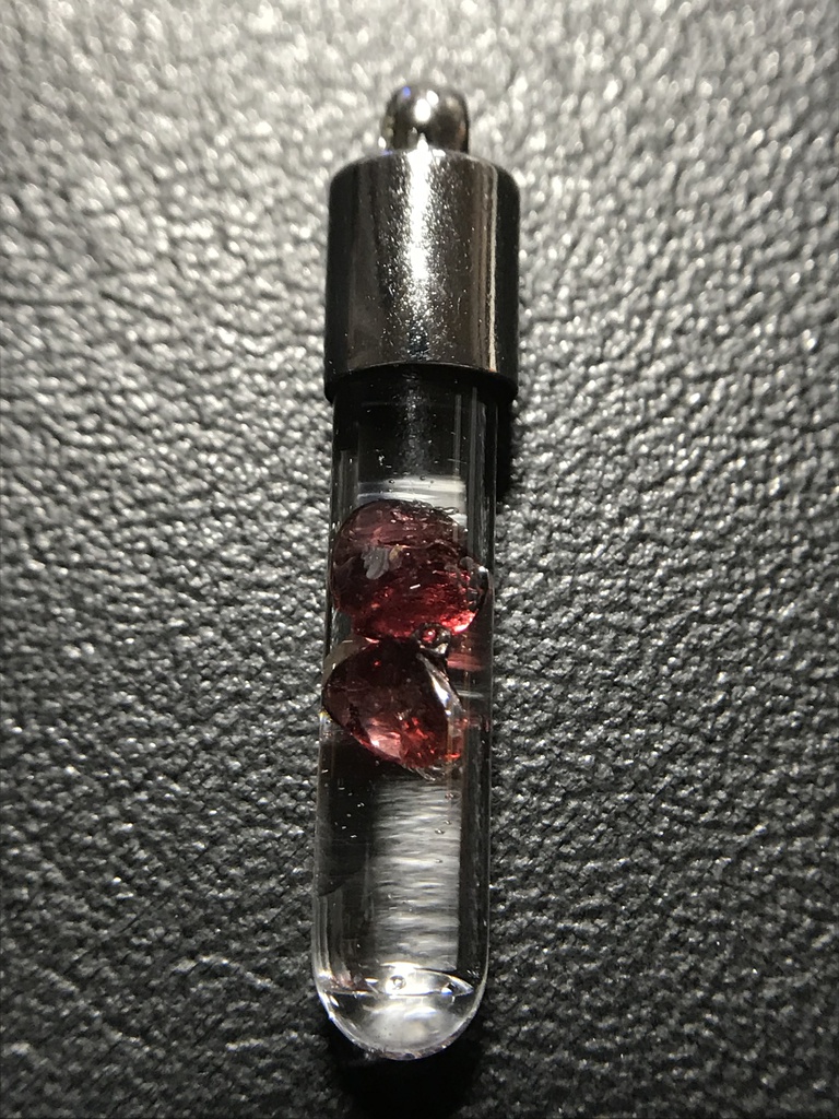 【レビュー用試作品】ガーネット入り試験管(小)B