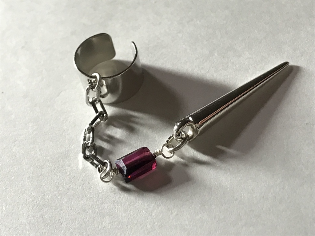 【試作品】ガーネットと鎖とニードルのイヤーカフ