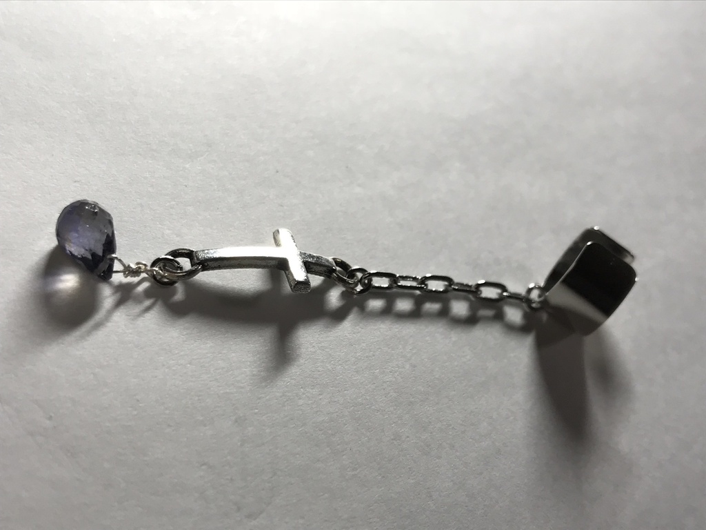 アイオライトと鎖とクロスのイヤーカフ