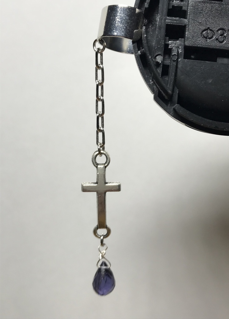 アイオライトと鎖とクロスのイヤーカフ