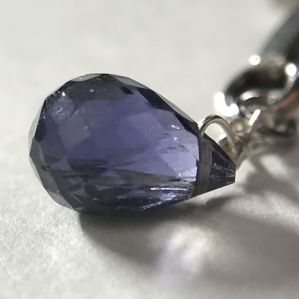 アイオライトと鎖とクロスのイヤーカフ