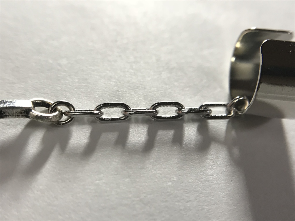 アイオライトと鎖とクロスのイヤーカフ