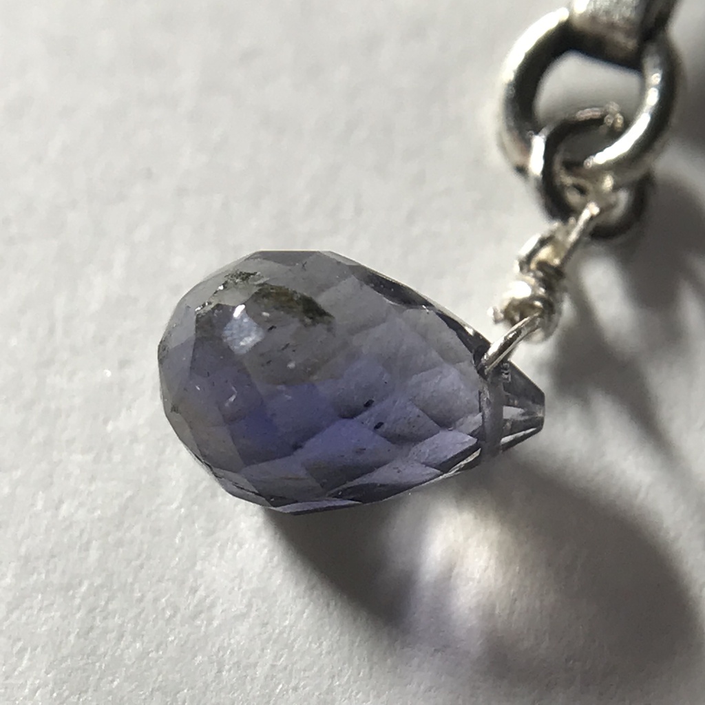 アイオライトと鎖とクロスのイヤーカフ