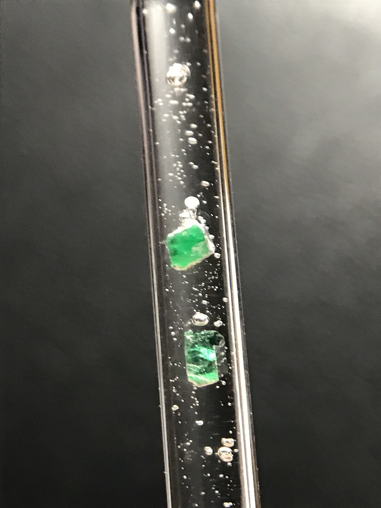 【レビュー用試作品】エメラルド入り試験管