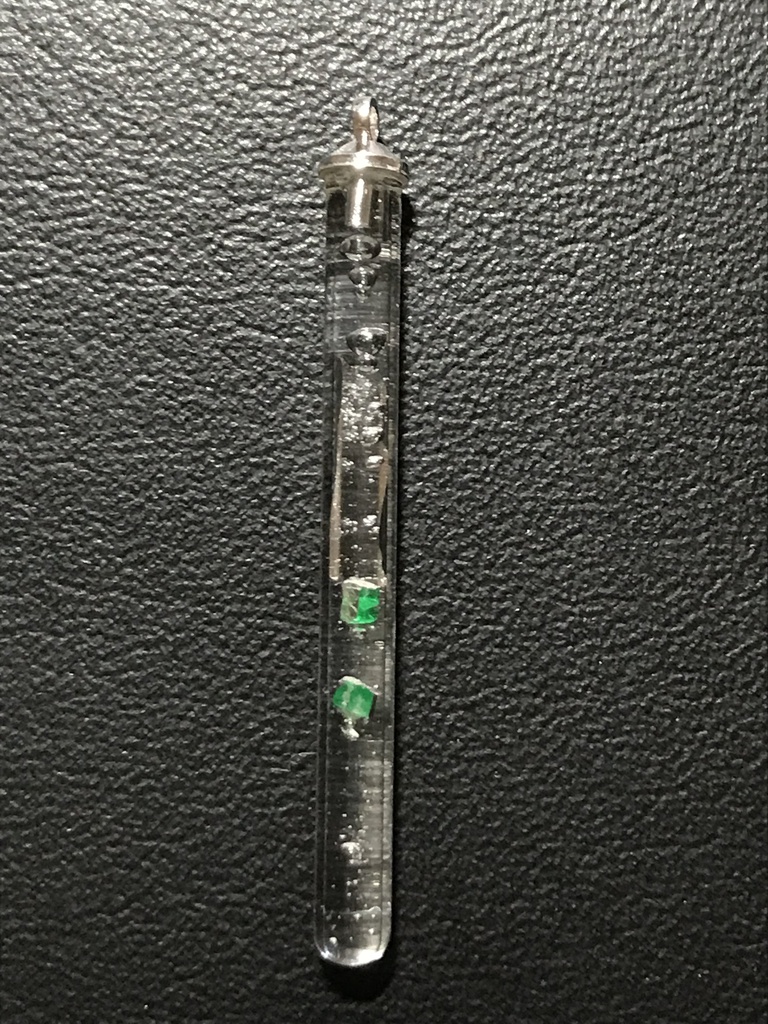 【レビュー用試作品】エメラルド入り試験管