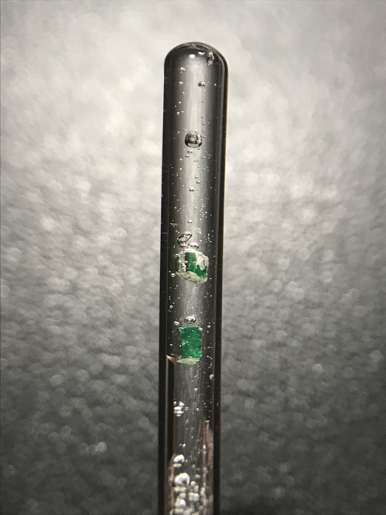 【レビュー用試作品】エメラルド入り試験管