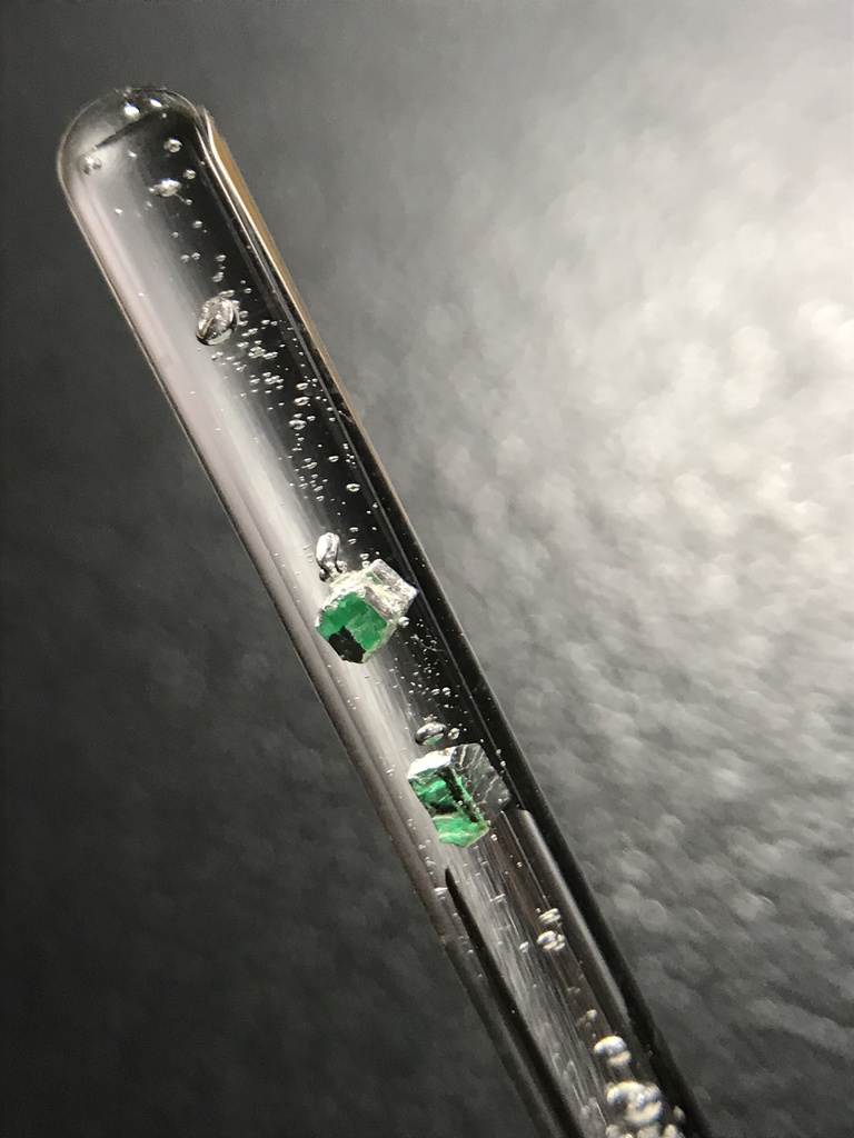 【レビュー用試作品】エメラルド入り試験管