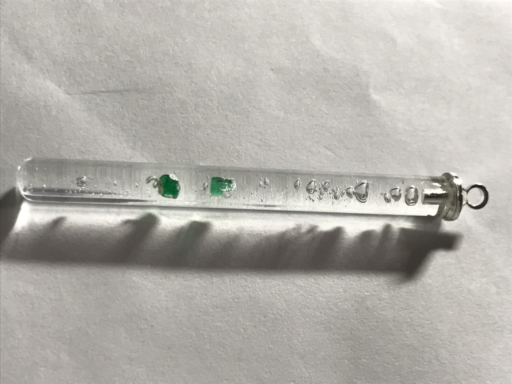 【レビュー用試作品】エメラルド入り試験管