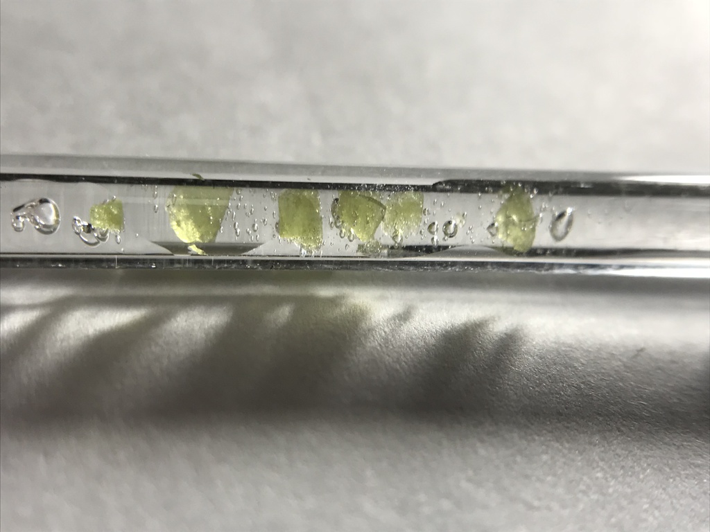 【レビュー用試作品】ベスブ石(ベスビアナイト)入り試験管B