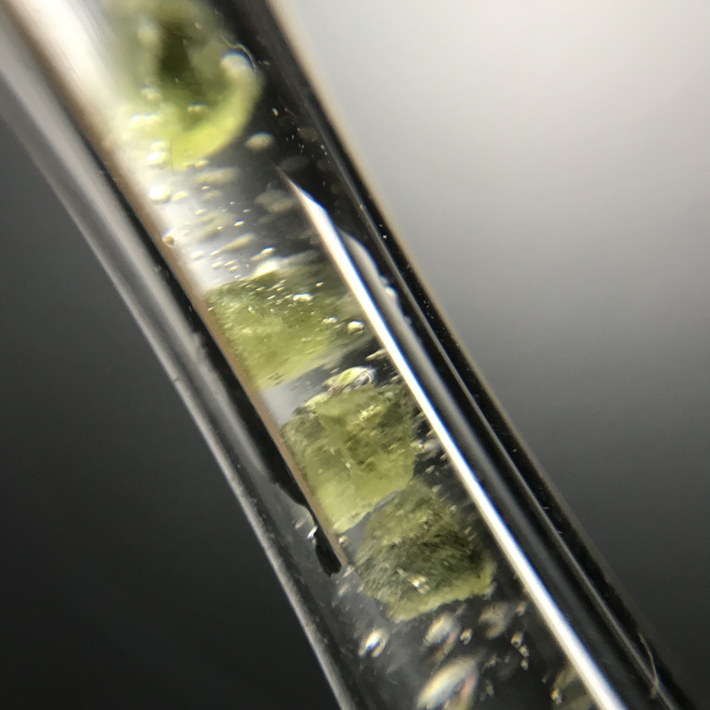 【レビュー用試作品】ベスブ石(ベスビアナイト)入り試験管B