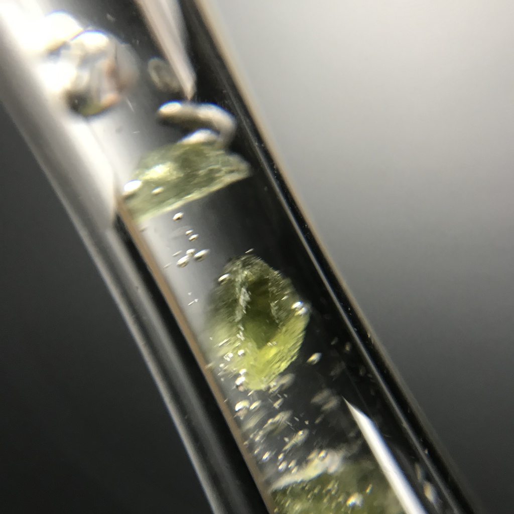 【レビュー用試作品】ベスブ石(ベスビアナイト)入り試験管B