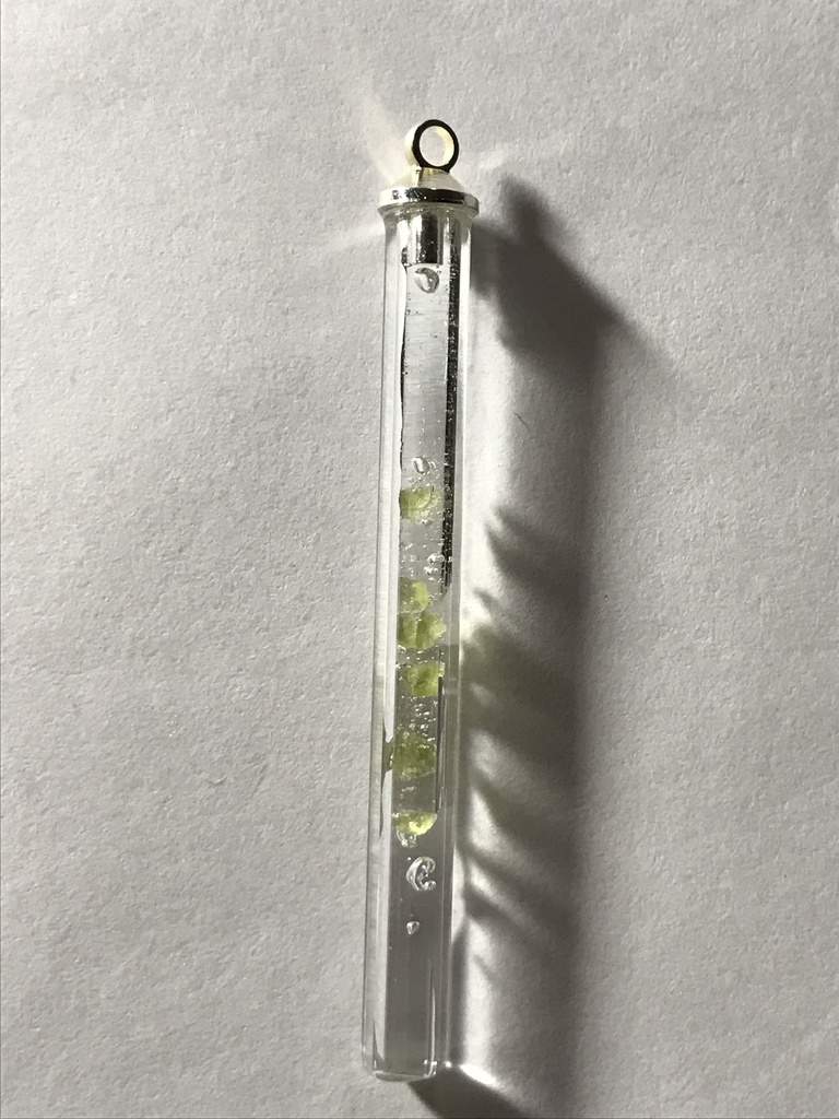 【レビュー用試作品】ベスブ石(ベスビアナイト)入り試験管B