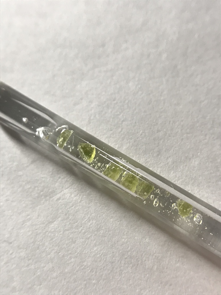 【レビュー用試作品】ベスブ石(ベスビアナイト)入り試験管B