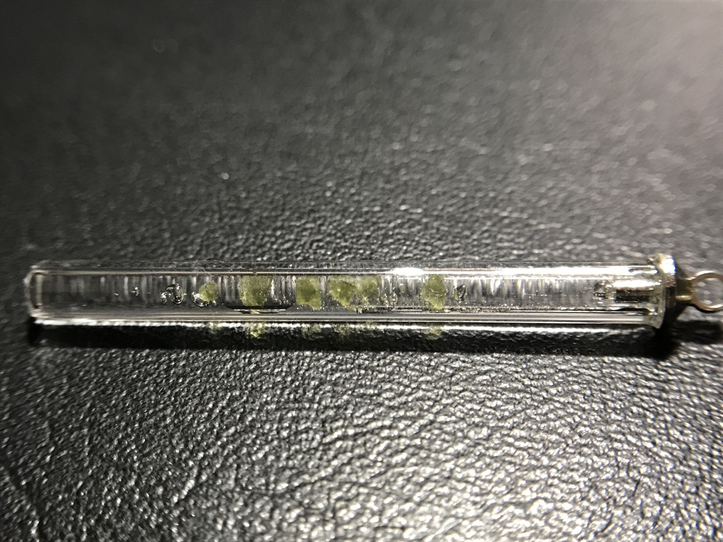 【レビュー用試作品】ベスブ石(ベスビアナイト)入り試験管B