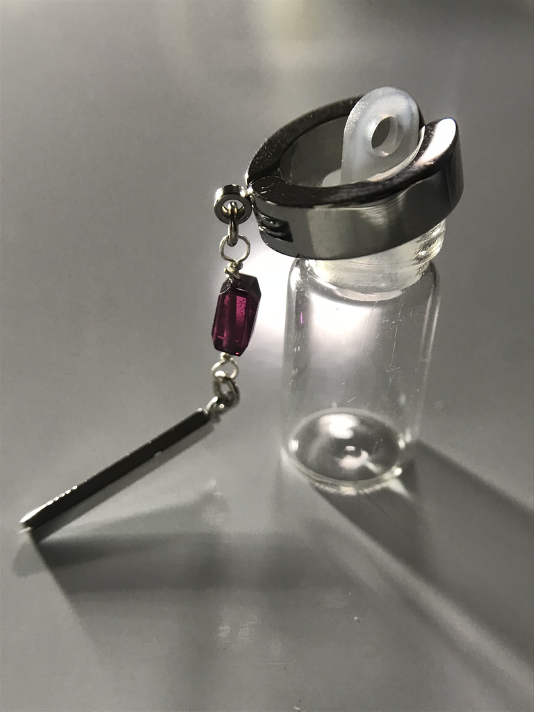【試作品】ガーネットとスティックのフェイクピアス