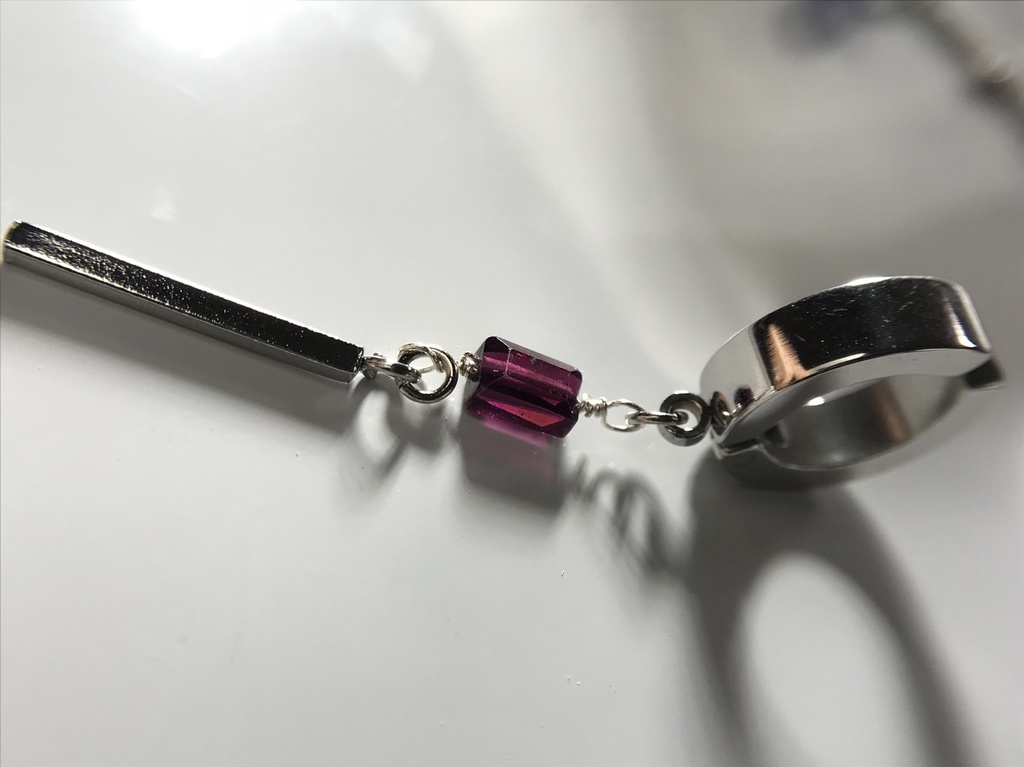 【試作品】ガーネットとスティックのフェイクピアス