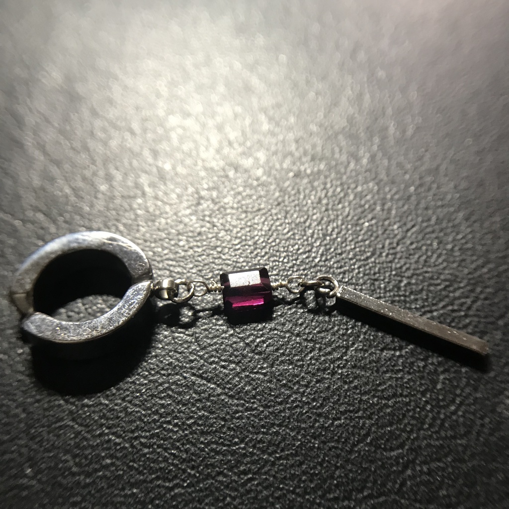 【試作品】ガーネットとスティックのフェイクピアス