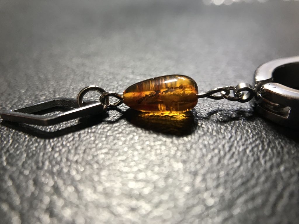 【試作品】琥珀と菱形のメタルパーツのフェイクピアス
