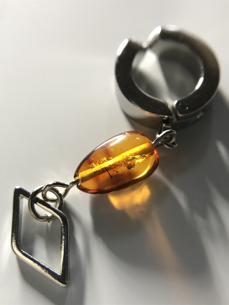 【試作品】琥珀と菱形のメタルパーツのフェイクピアス