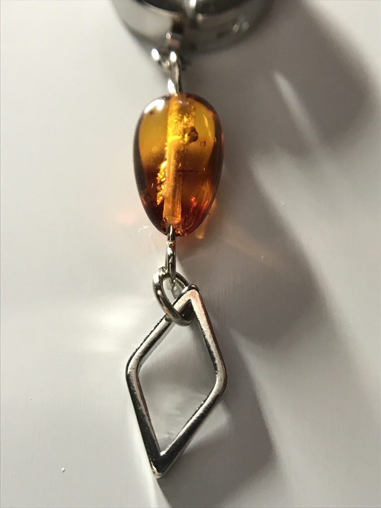 【試作品】琥珀と菱形のメタルパーツのフェイクピアス