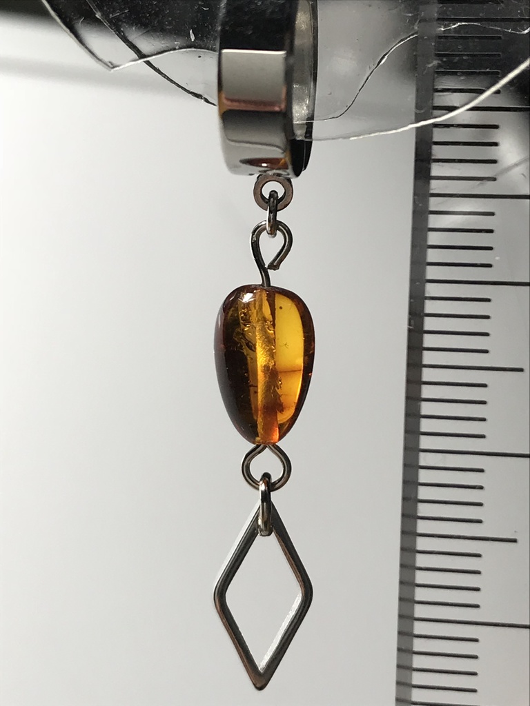 【試作品】琥珀と菱形のメタルパーツのフェイクピアス