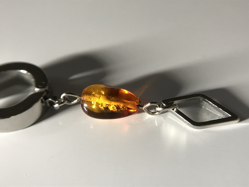 【試作品】琥珀と菱形のメタルパーツのフェイクピアス