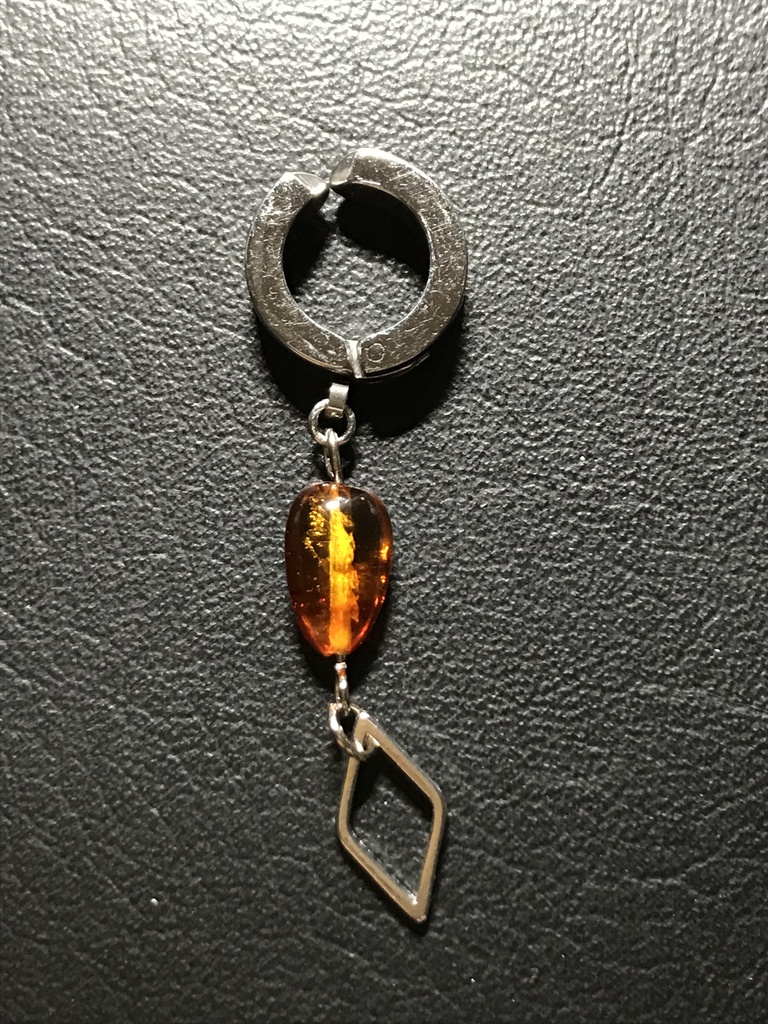 【試作品】琥珀と菱形のメタルパーツのフェイクピアス