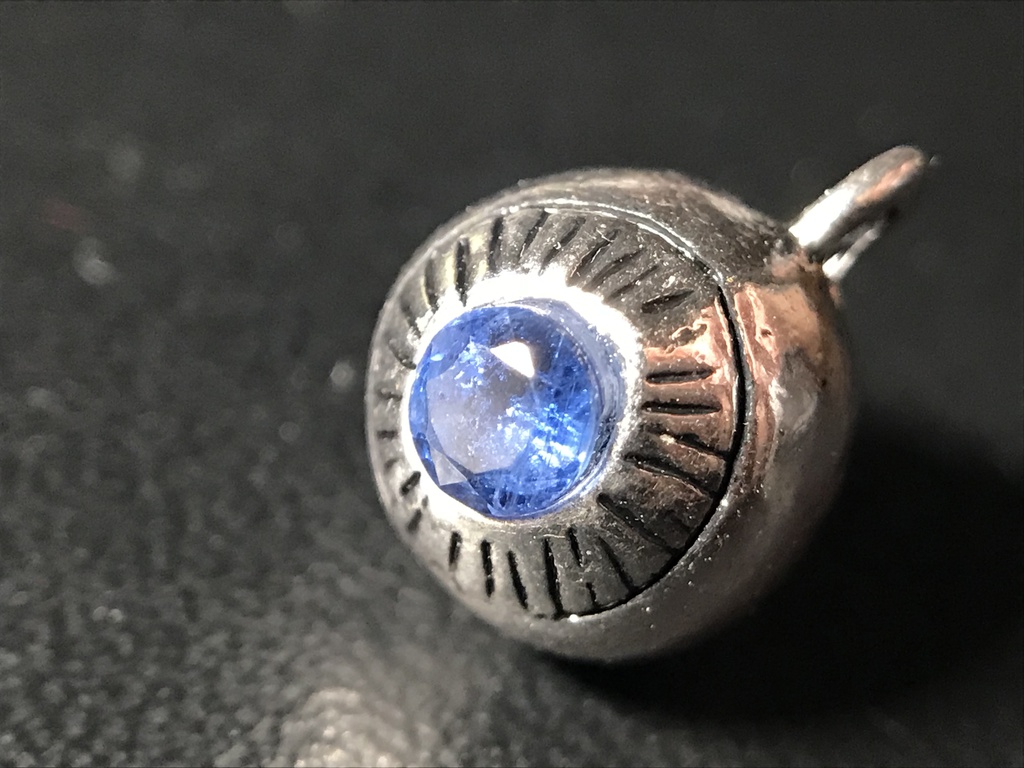 【試作品】カイヤナイトの水晶体の眼球チャーム