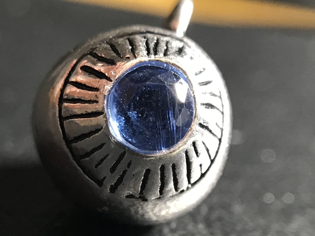 【試作品】カイヤナイトの水晶体の眼球チャーム