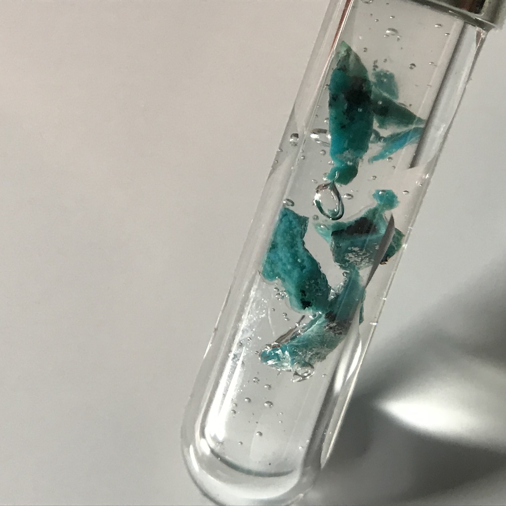 クリソコラ入り試験管(中)