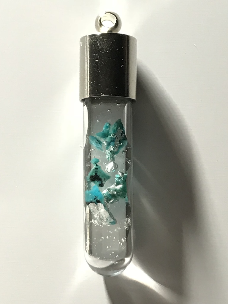 クリソコラ入り試験管(中)