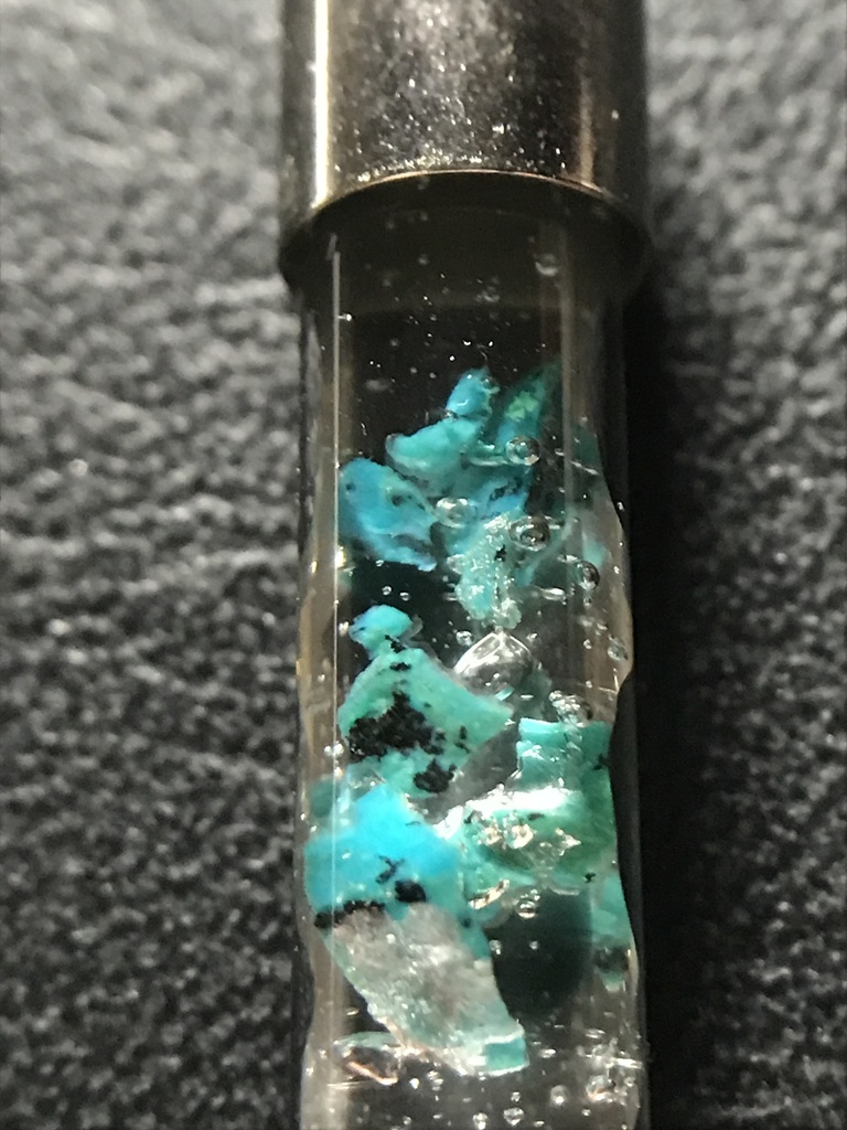 クリソコラ入り試験管(中)