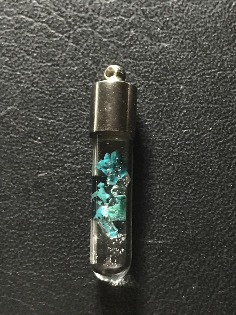 クリソコラ入り試験管(中)