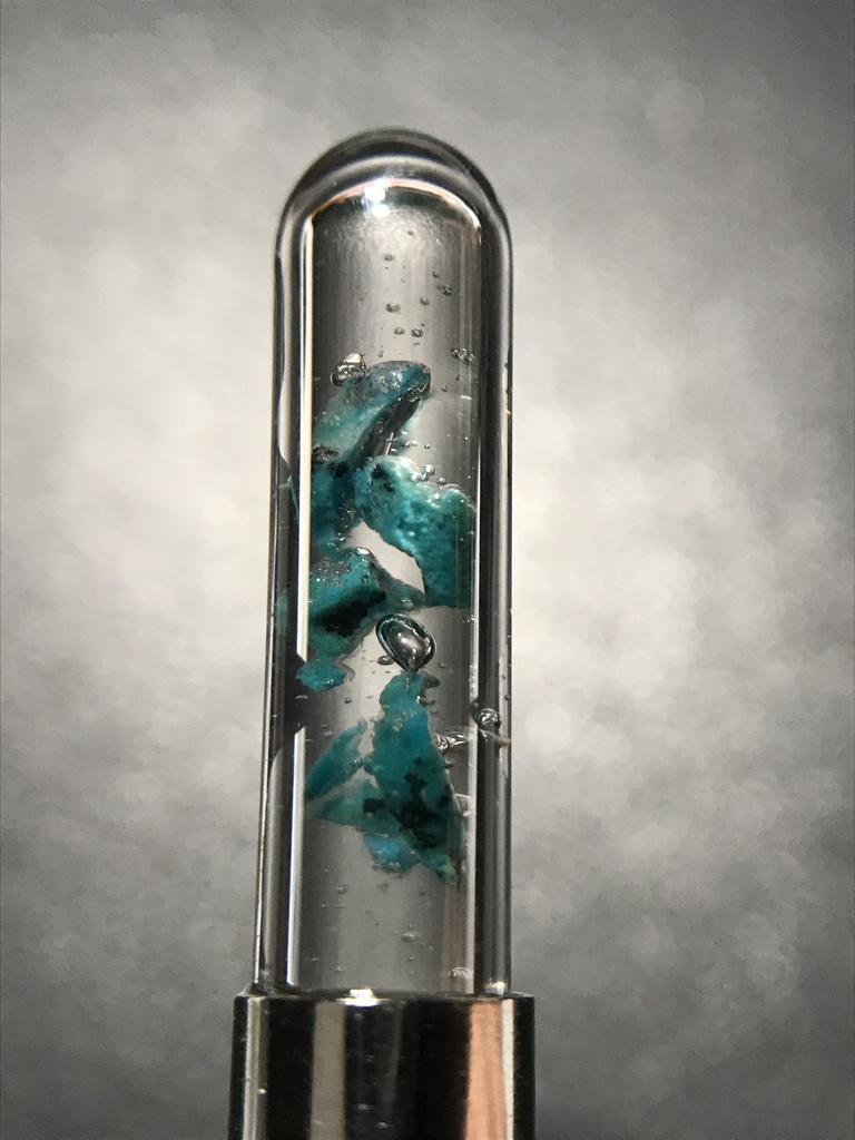 クリソコラ入り試験管(中)