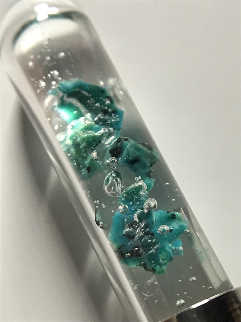 クリソコラ入り試験管(中)