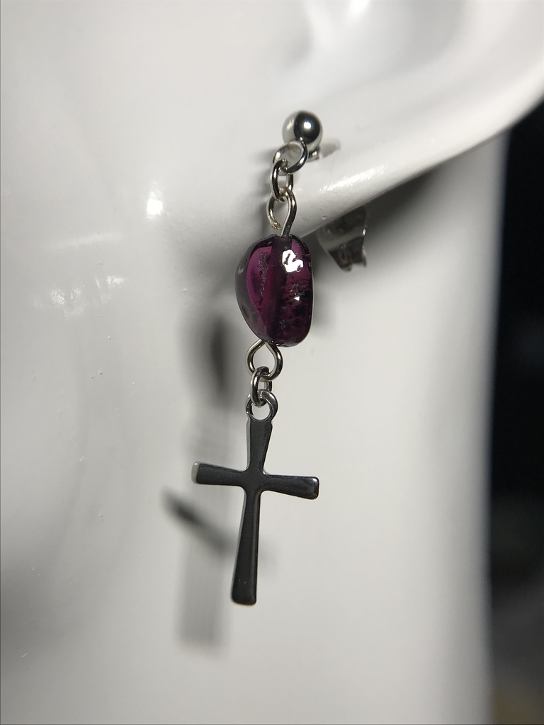 【試作品】ガーネットとクロスのピアス