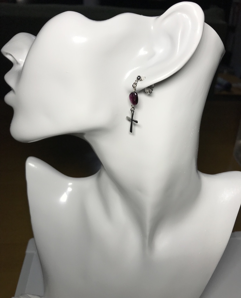 【試作品】ガーネットとクロスのピアス