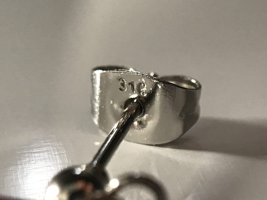 【試作品】ガーネットとクロスのピアス