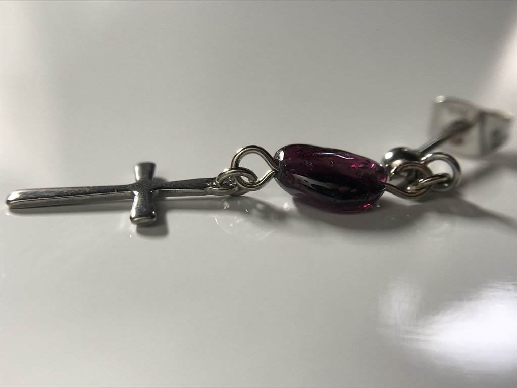【試作品】ガーネットとクロスのピアス