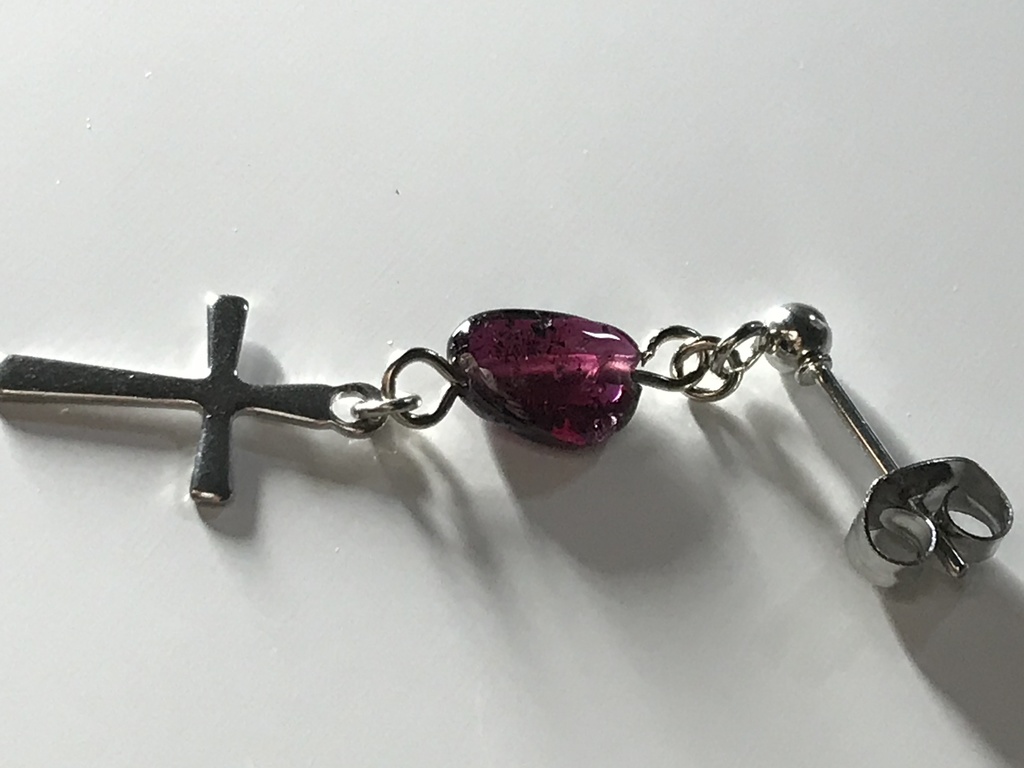 【試作品】ガーネットとクロスのピアス