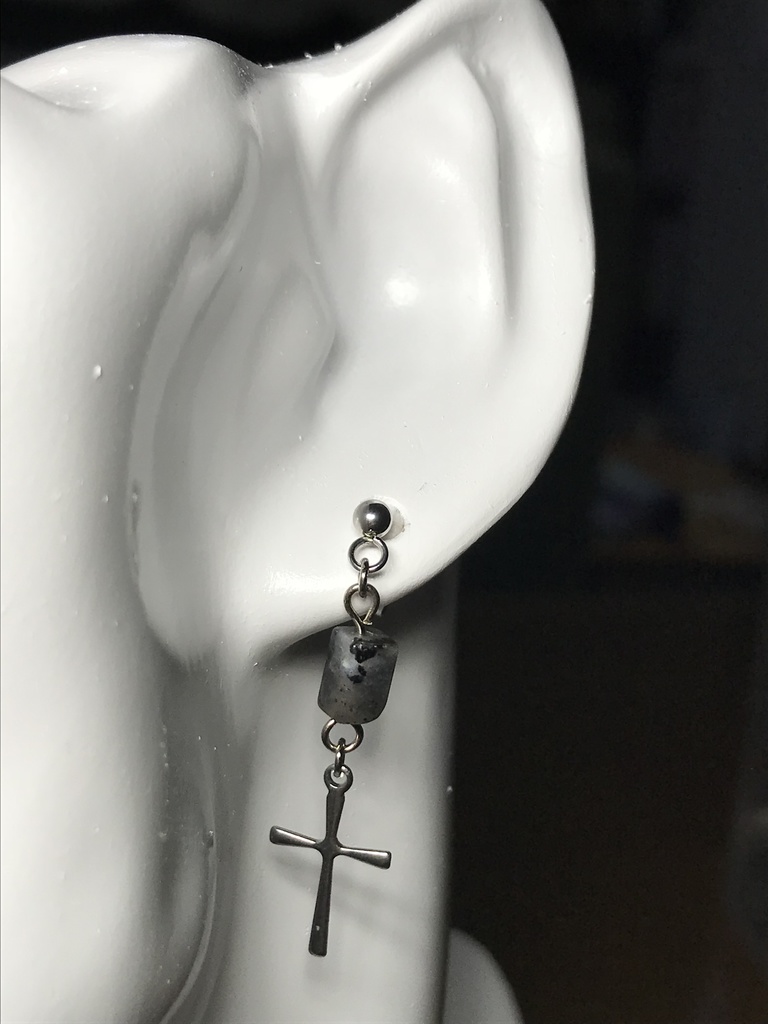 【試作品】ラルビカイトとクロスのピアス