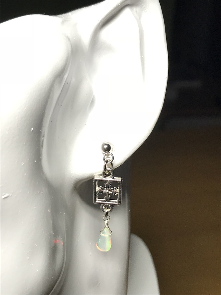 【試作品】オパールとクロスのピアス