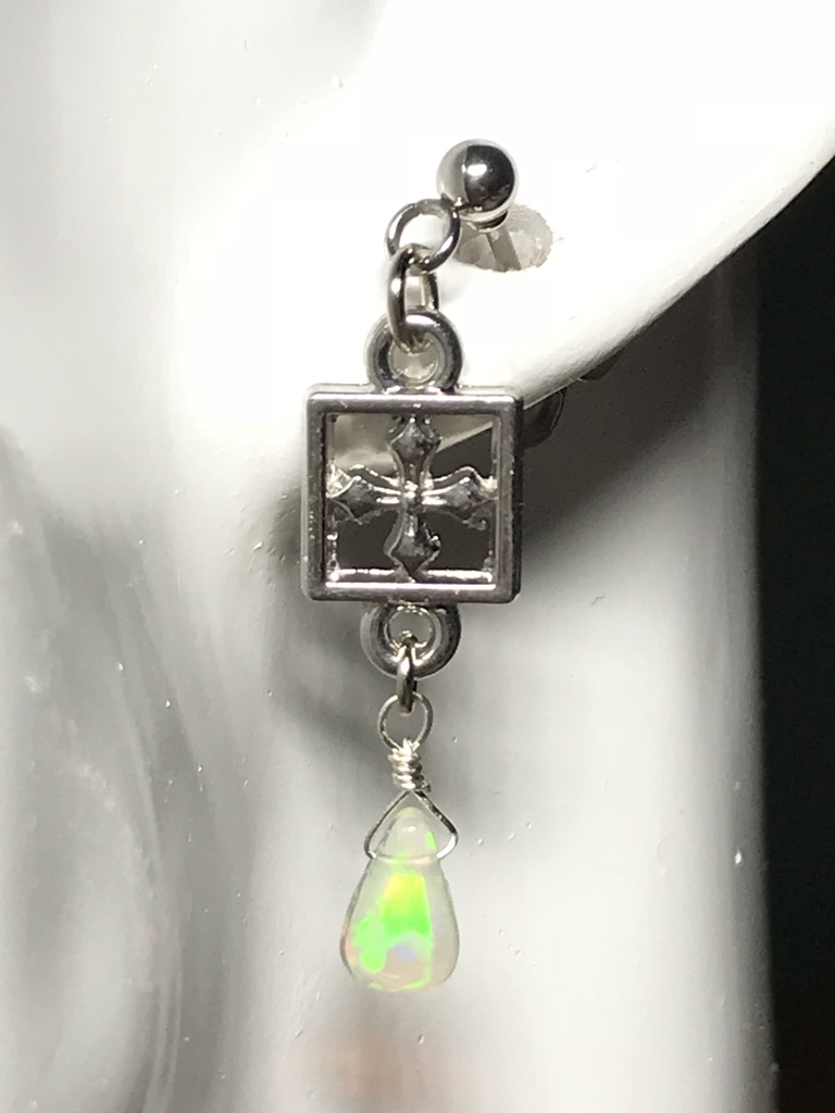 【試作品】オパールとクロスのピアス