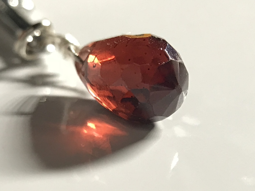 ガーネットとクロスのイヤーカフ