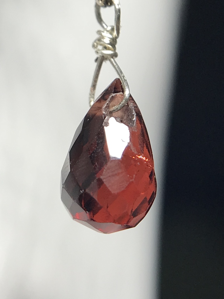 ガーネットとクロスのイヤーカフ