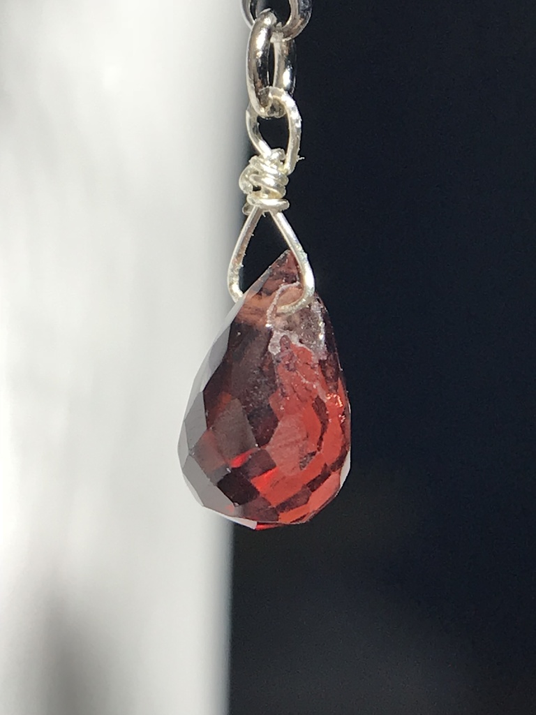 ガーネットとクロスのイヤーカフ