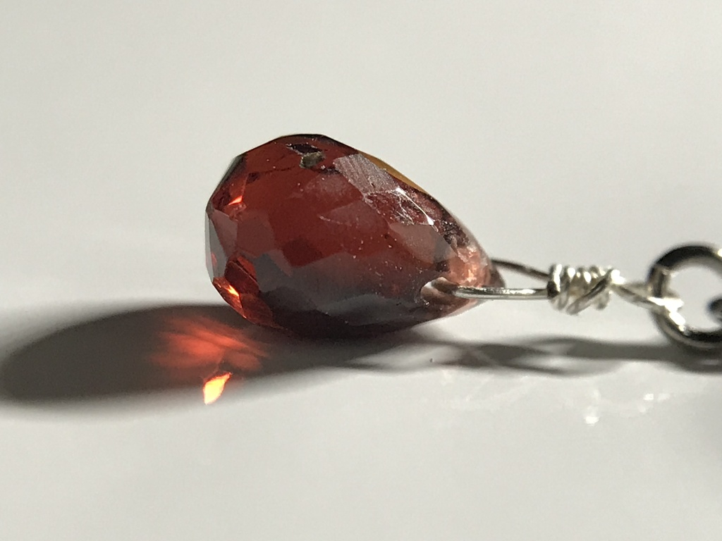 ガーネットとクロスのイヤーカフ