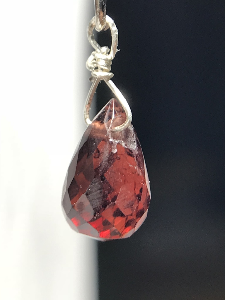 ガーネットとクロスのイヤーカフ