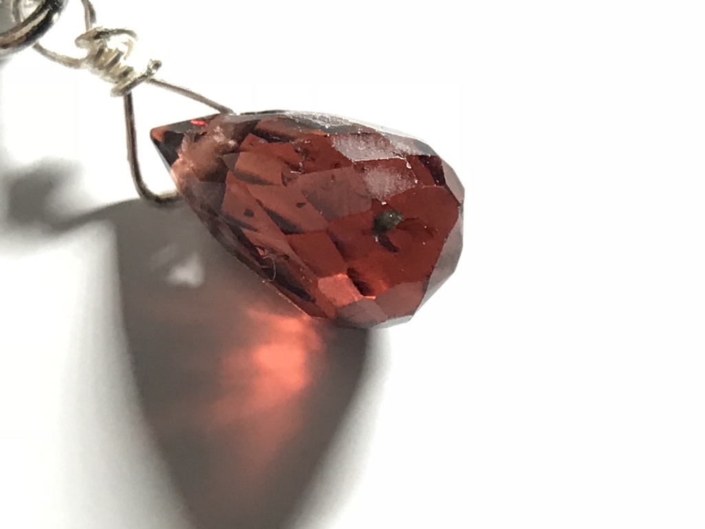 ガーネットとクロスのイヤーカフ